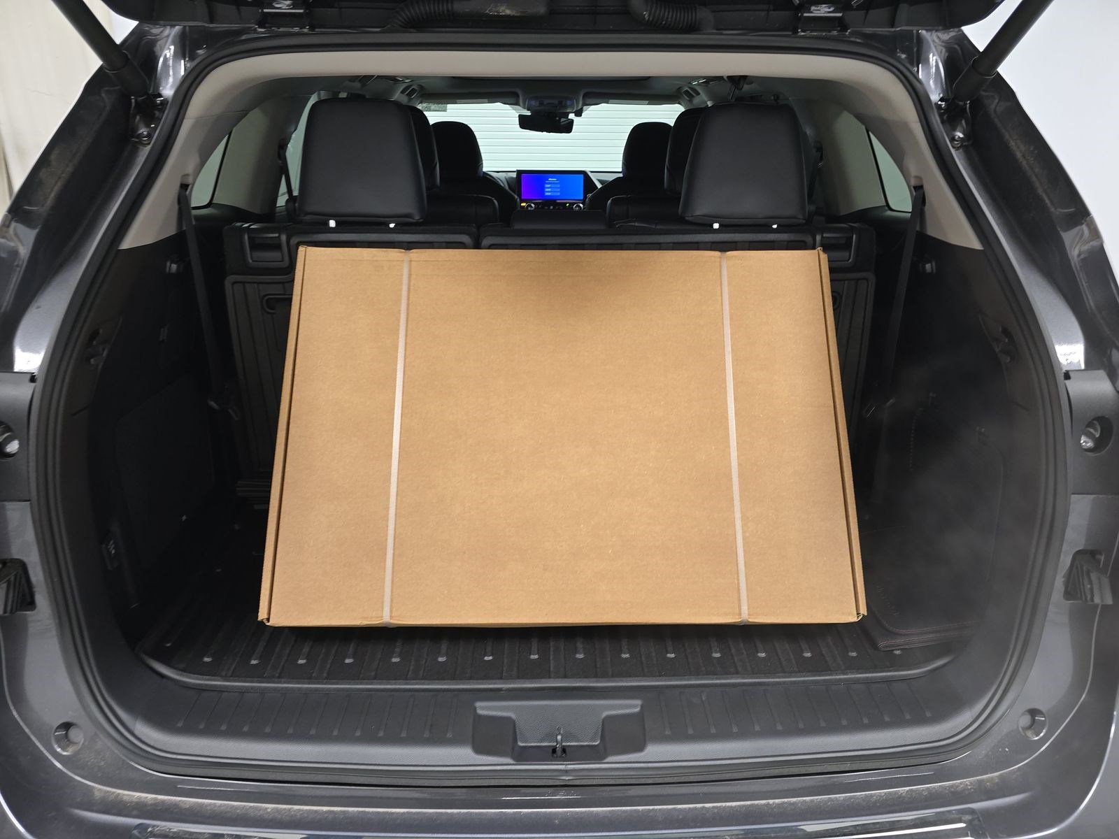 Used 2025 Toyota Highlander Platinum image 18