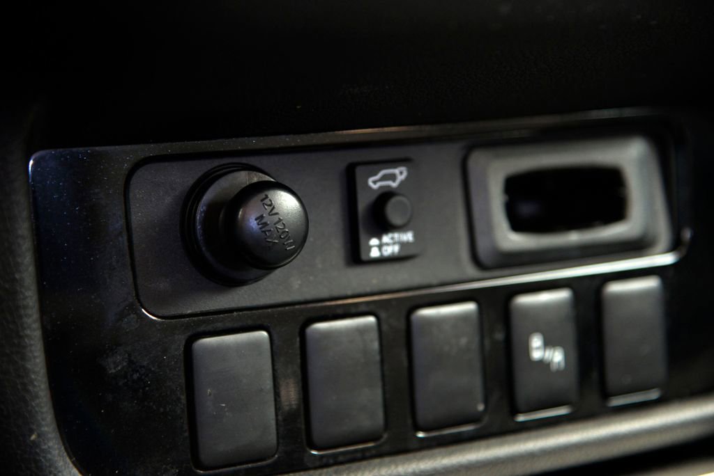 Used 2018 Mitsubishi Outlander SEL image 25