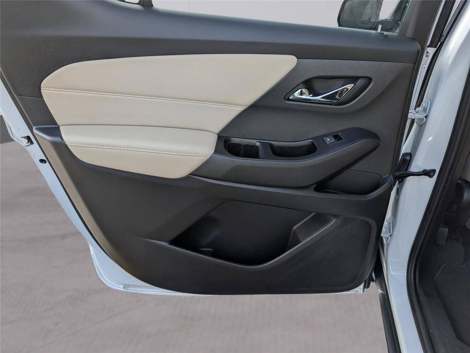 Used 2024 Chevrolet Traverse LS w/ Safety Package FWD image 36