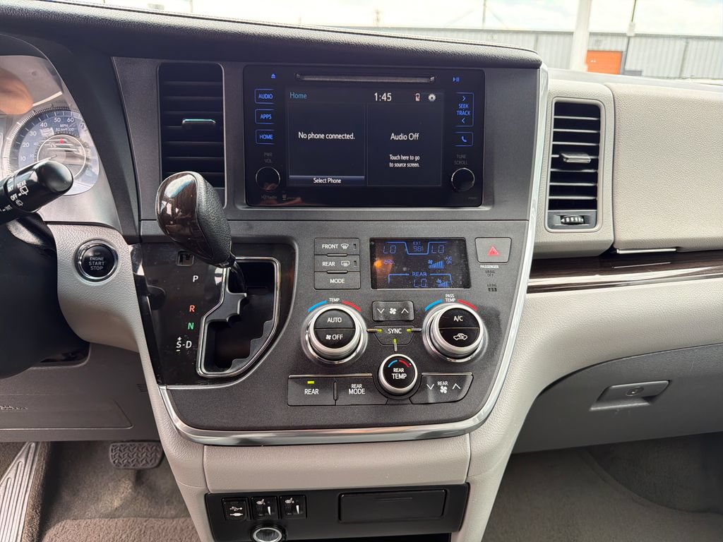 Used 2015 Toyota Sienna XLE FWD image 18