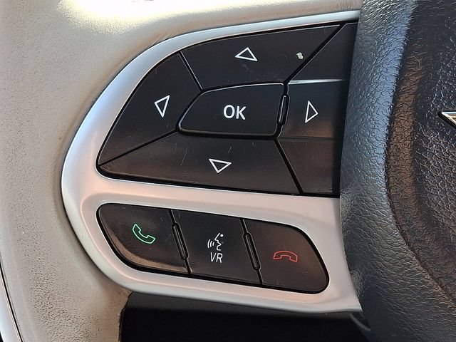 Used 2017 Chrysler Pacifica Limited FWD image 23
