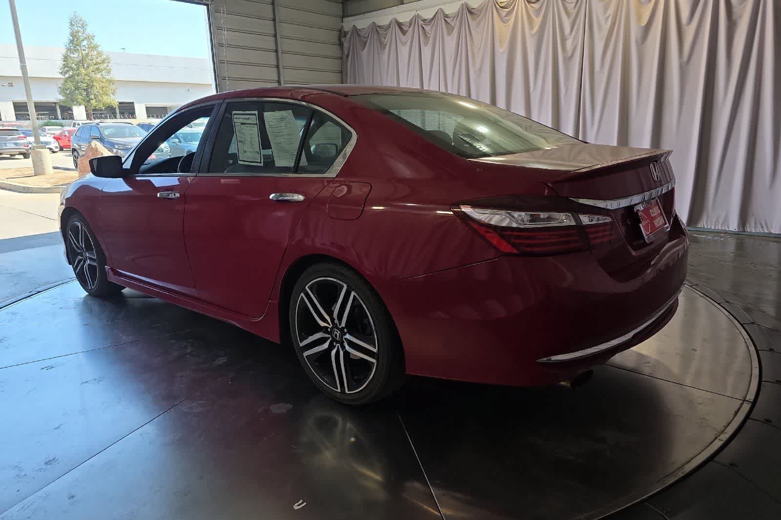 Used 2017 Honda Accord Sport image 7