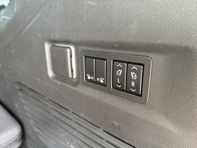 Used 2022 GMC Yukon XL Denali image 44