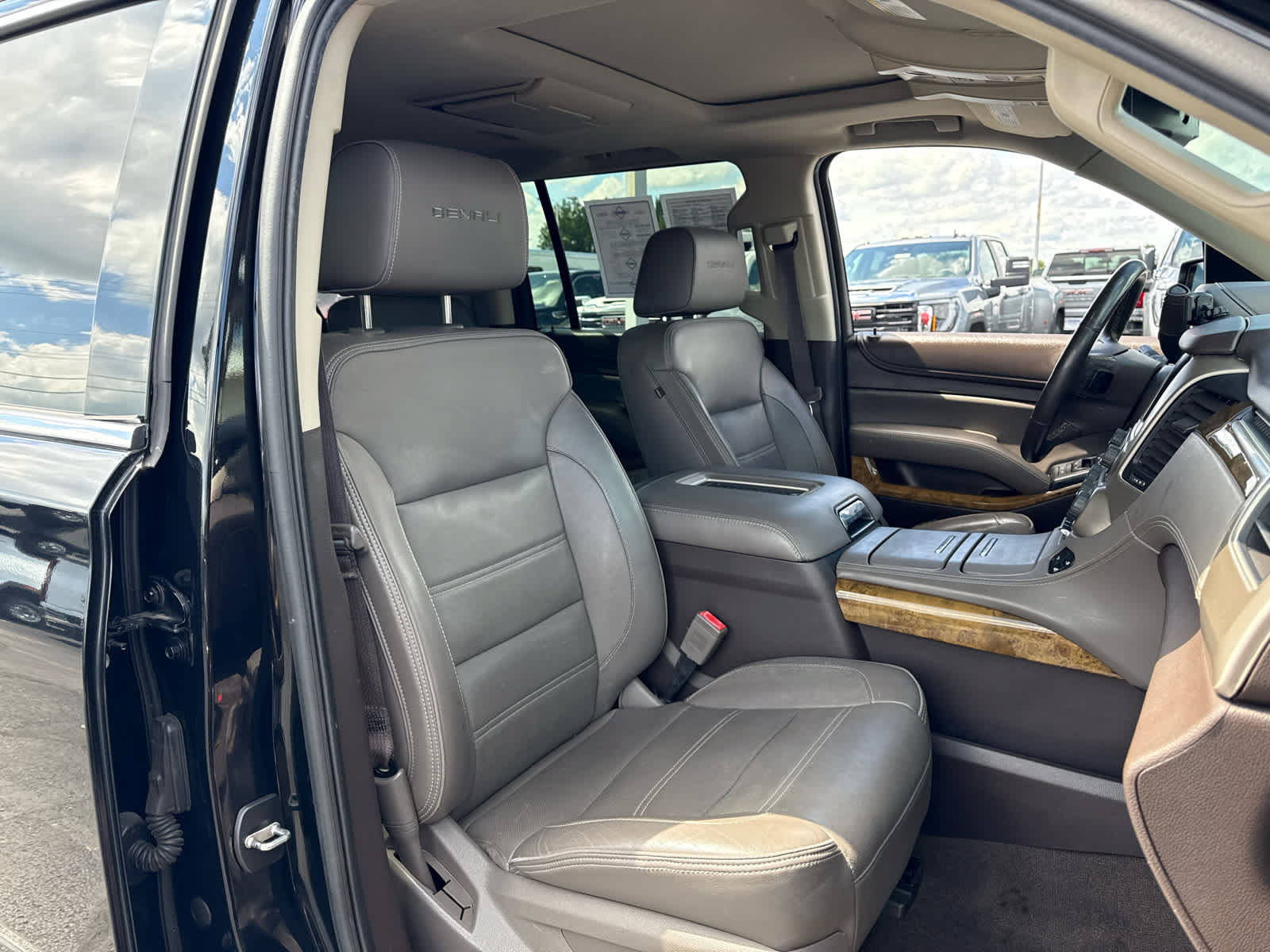 Certified 2017 GMC Yukon XL Denali w/ Open Road Package AWD/4WD image 26