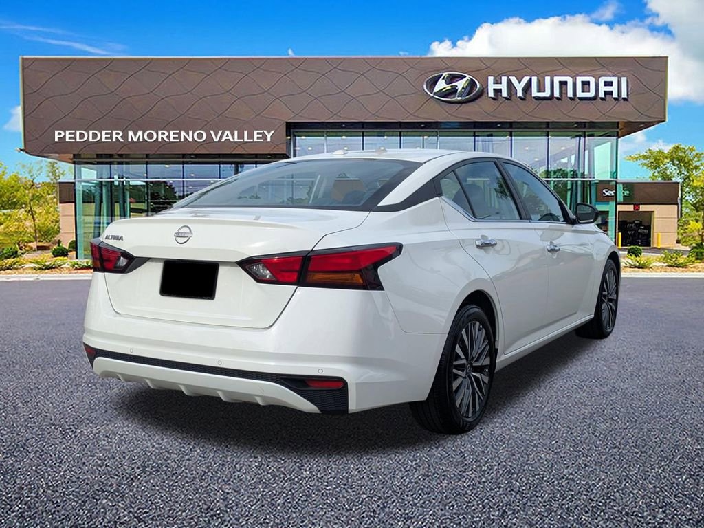 Used 2025 Nissan Altima 2.5 SV image 4