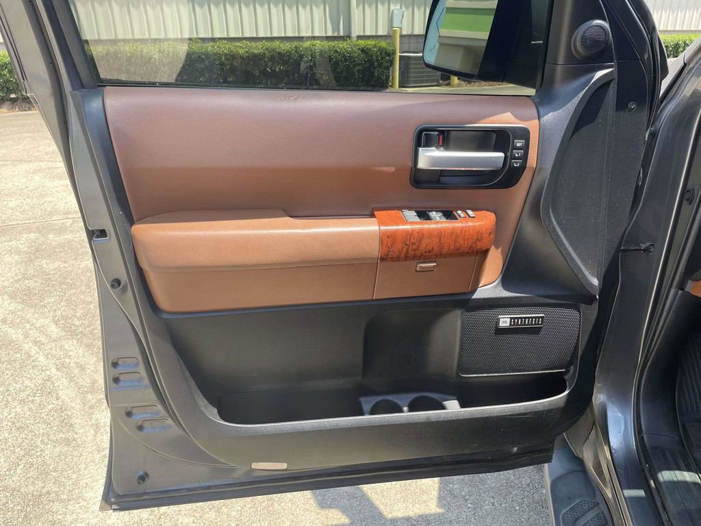 Used 2020 Toyota Sequoia Platinum AWD/4WD image 15