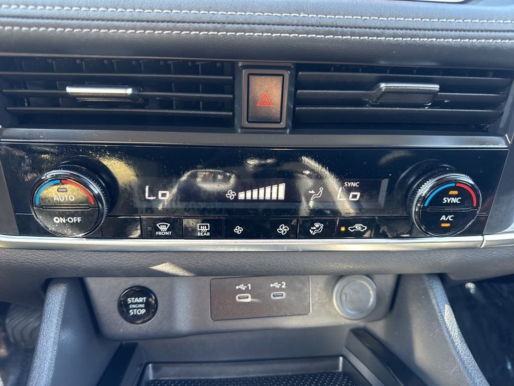 Used 2025 Nissan Rogue SV image 18