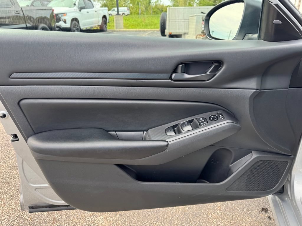 Used 2024 Nissan Altima 2.5 S FWD image 9