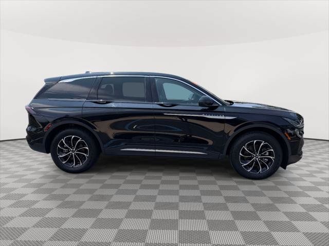 Used 2026 Lincoln Nautilus Premier w/ Equipment Group 102A AWD/4WD image 4