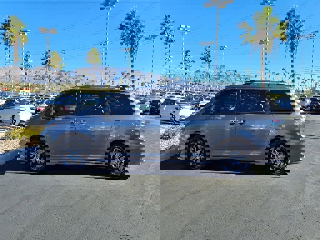 Used 2016 Toyota Sienna L image 15