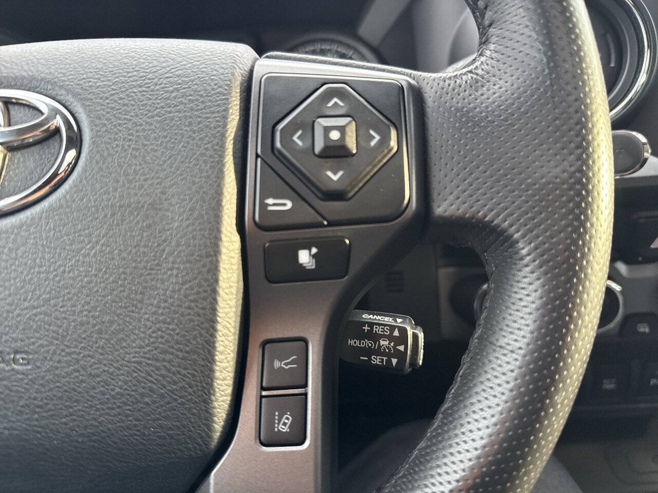 Used 2019 Toyota Tacoma TRD Sport AWD/4WD image 35