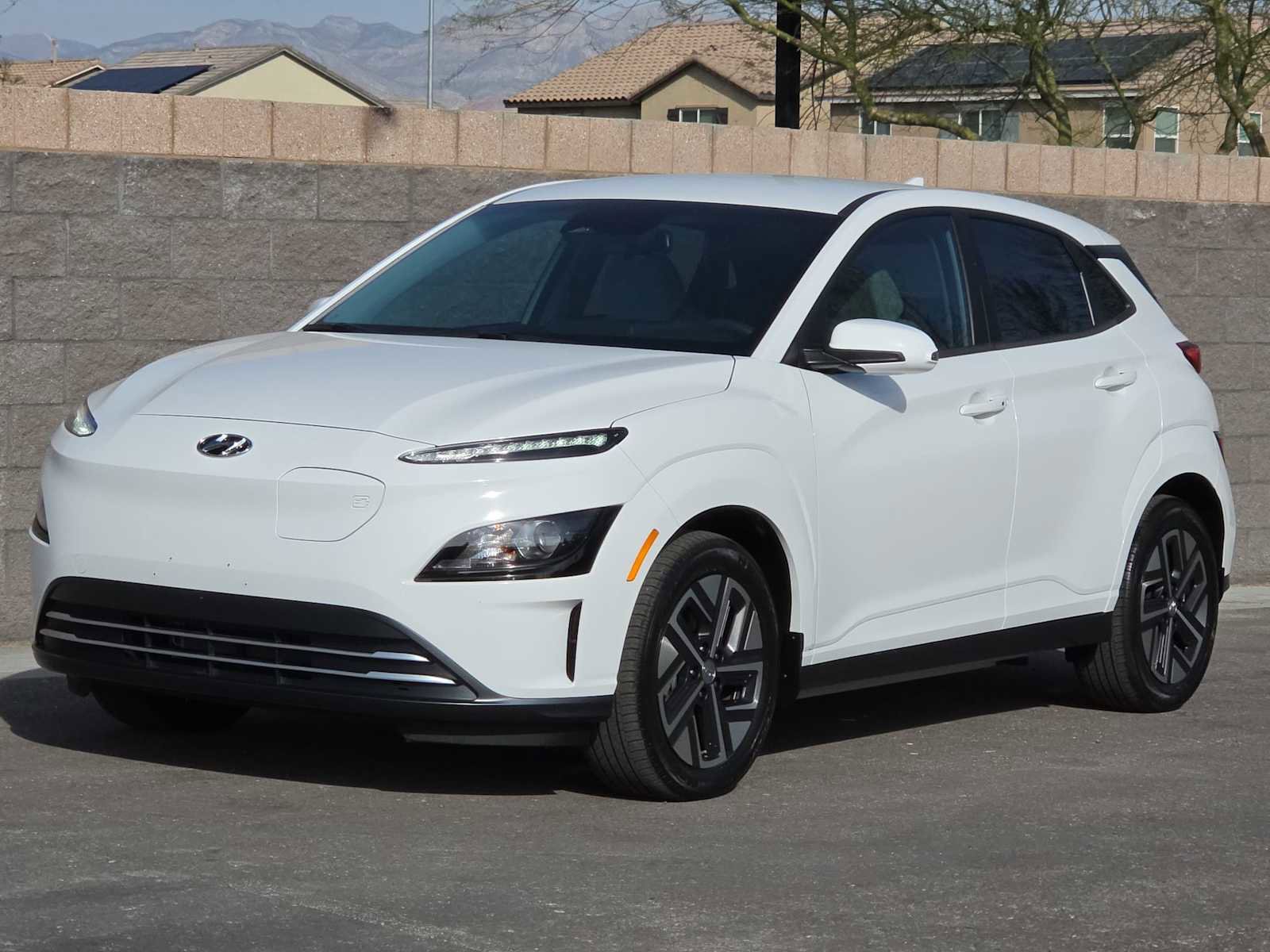 Used 2023 Hyundai Kona SE image 5