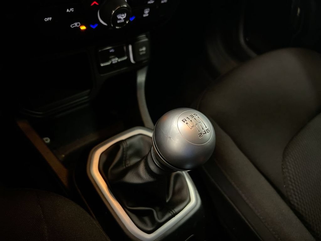 Used 2018 Jeep Renegade Altitude FWD image 17