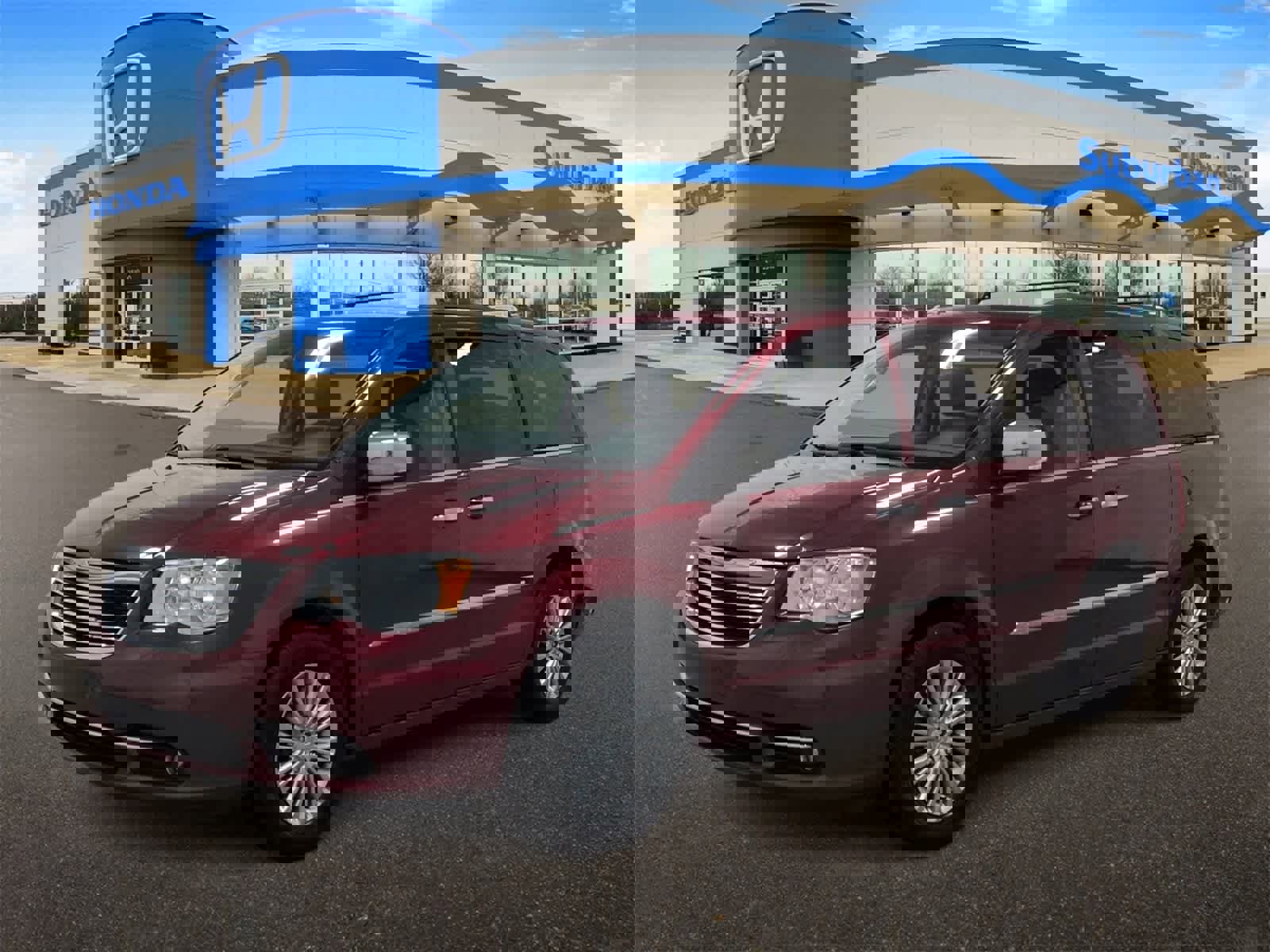 Used 2015 Chrysler Town & Country Touring-L w/ Driver Convenience Group image 4