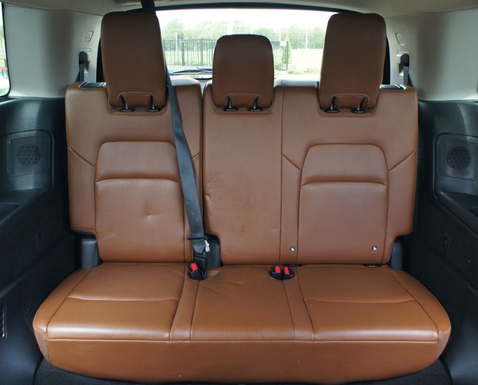 Used 2023 Nissan Pathfinder Platinum w/ Lighting Package (N93) FWD image 17