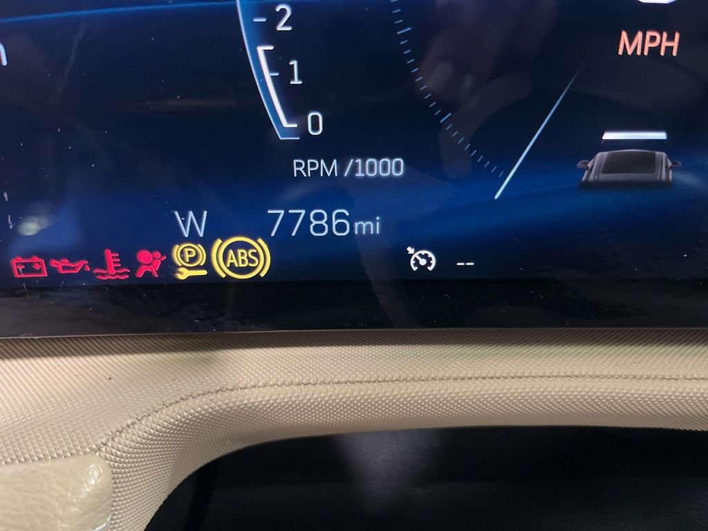 Used 2024 Cadillac XT4 Luxury image 2