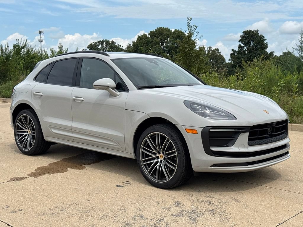 Used 2026 Porsche Macan AWD/4WD image 9