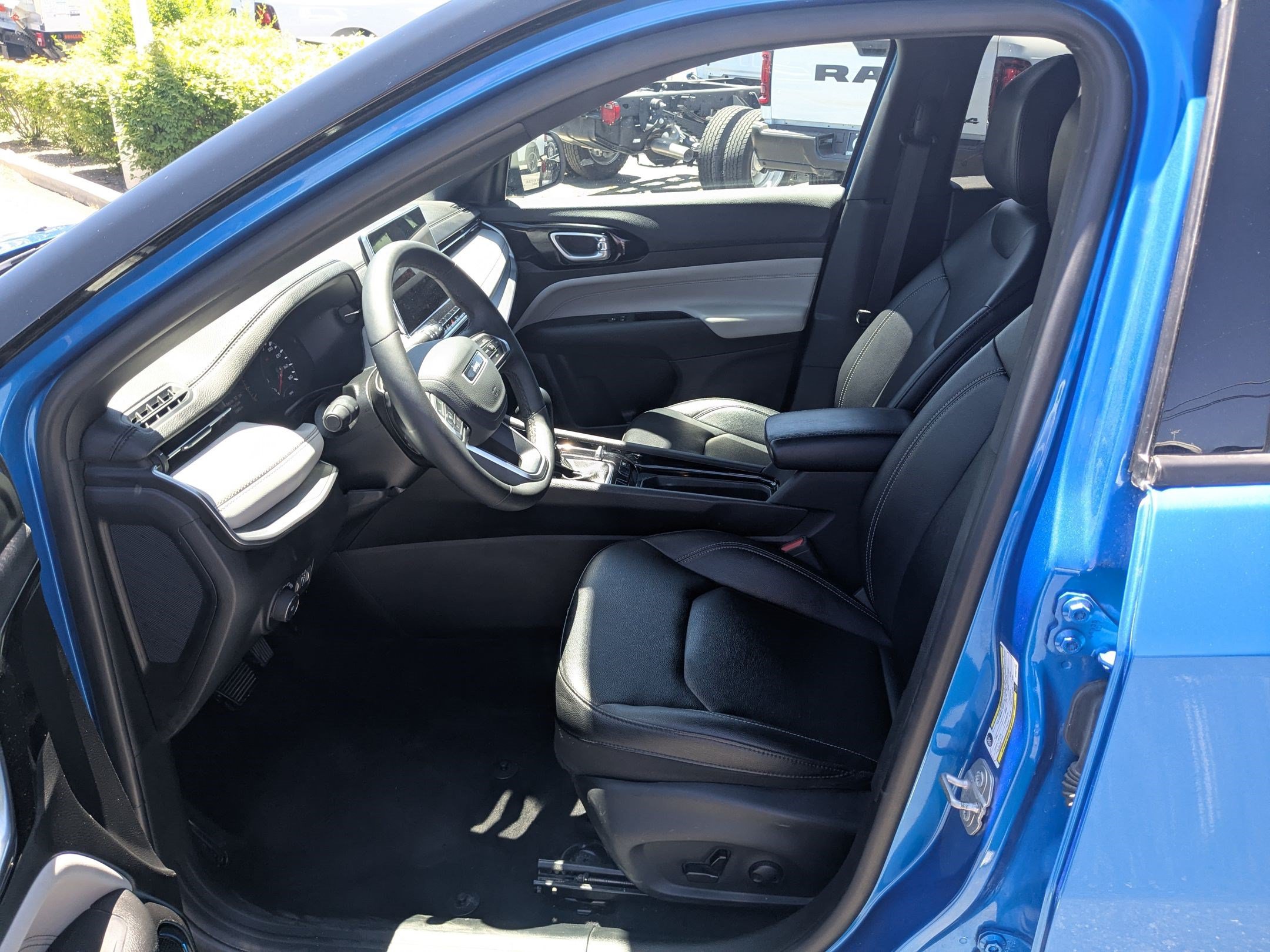 Used 2025 Jeep Compass Limited AWD/4WD image 25