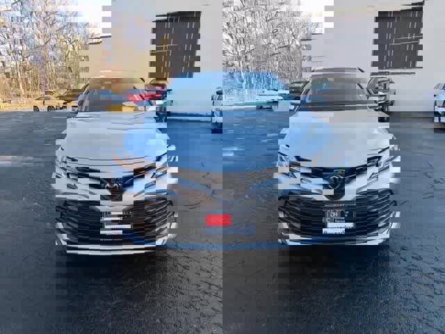 Used 2020 Toyota Camry LE image 6