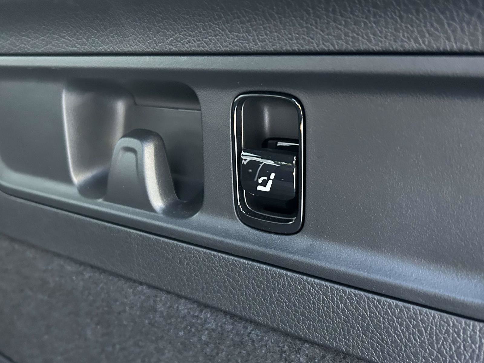 Certified 2025 Mercedes-Benz GLC 350e 4MATIC image 12