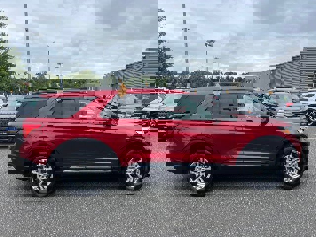 Certified 2022 Ford Explorer XLT w/ Equipment Group 202A image 6