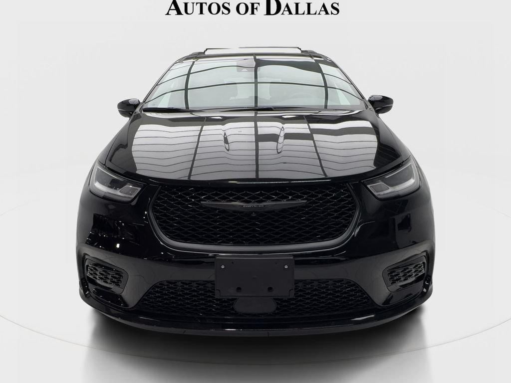 Used 2025 Chrysler Pacifica Limited FWD image 3