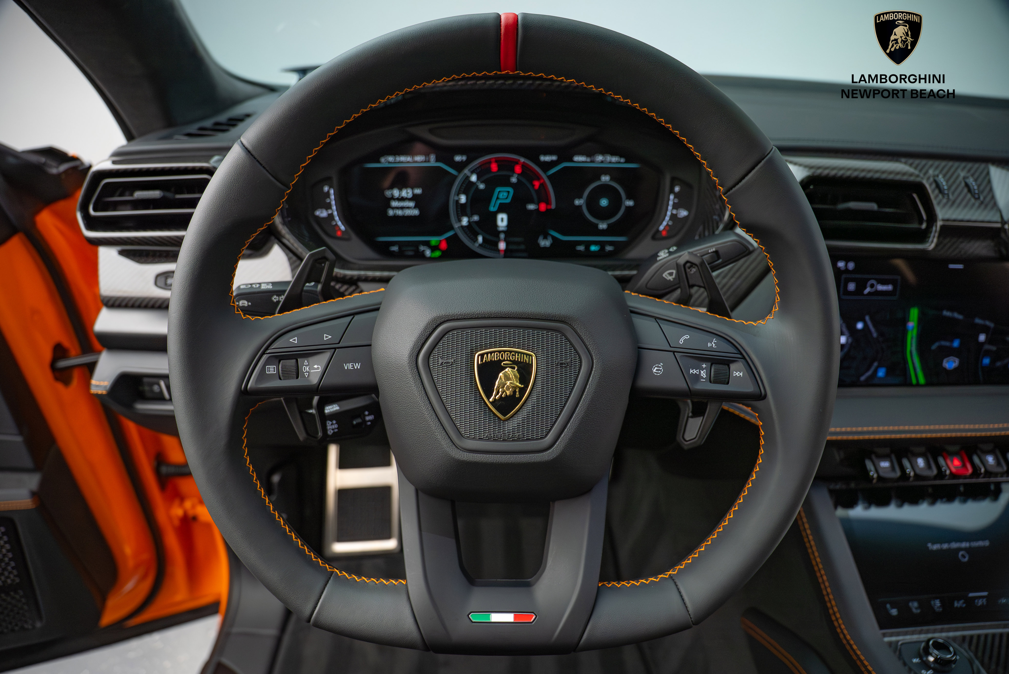 Used 2025 Lamborghini Urus SE AWD/4WD image 28