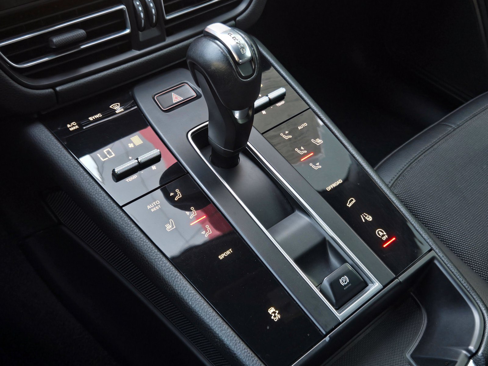 Used 2022 Porsche Macan AWD/4WD image 18