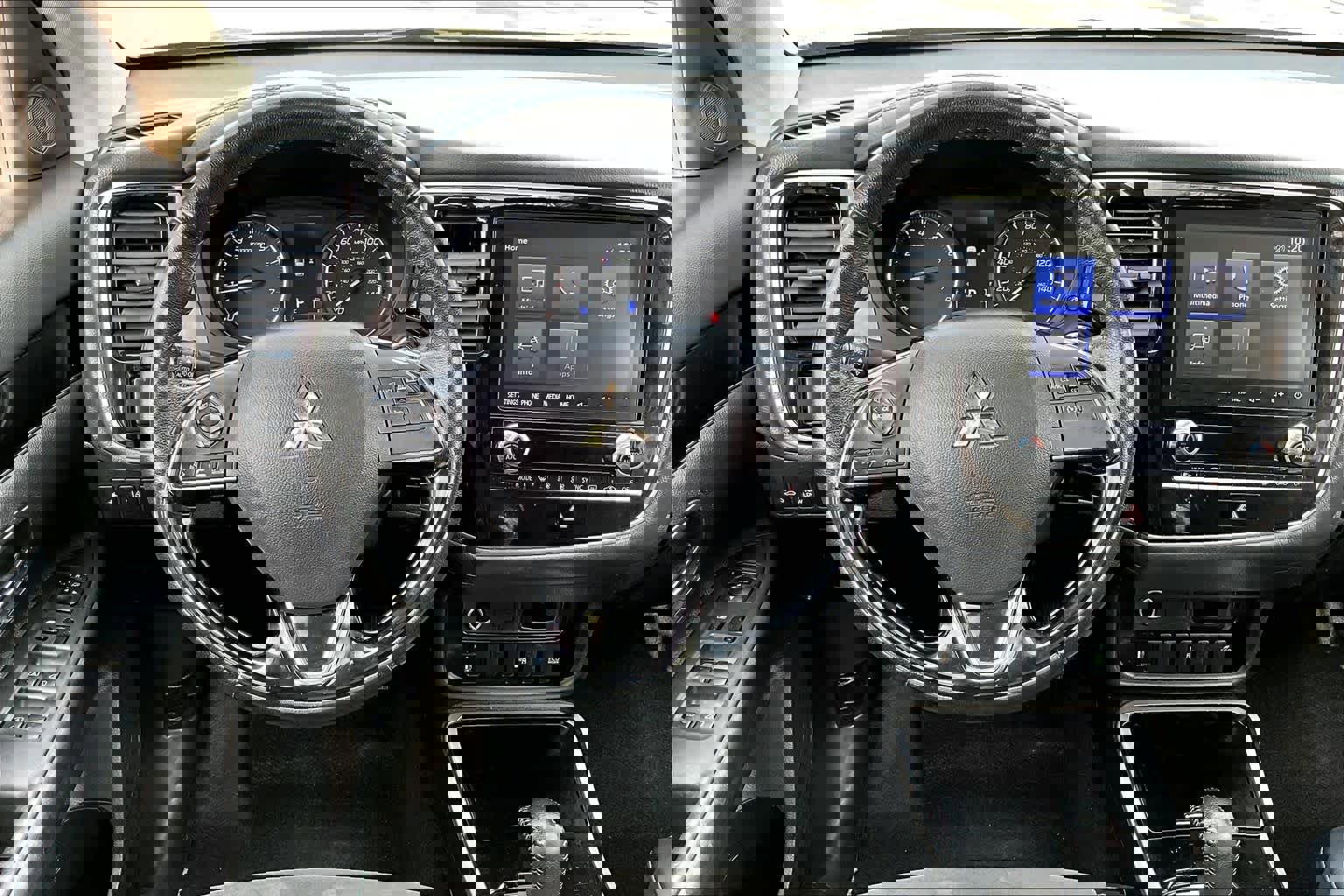 Used 2020 Mitsubishi Outlander SE image 6