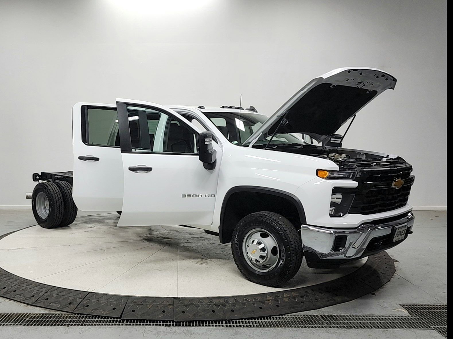 Used 2024 Chevrolet Silverado 3500 W/T w/ WT Convenience Package image 9