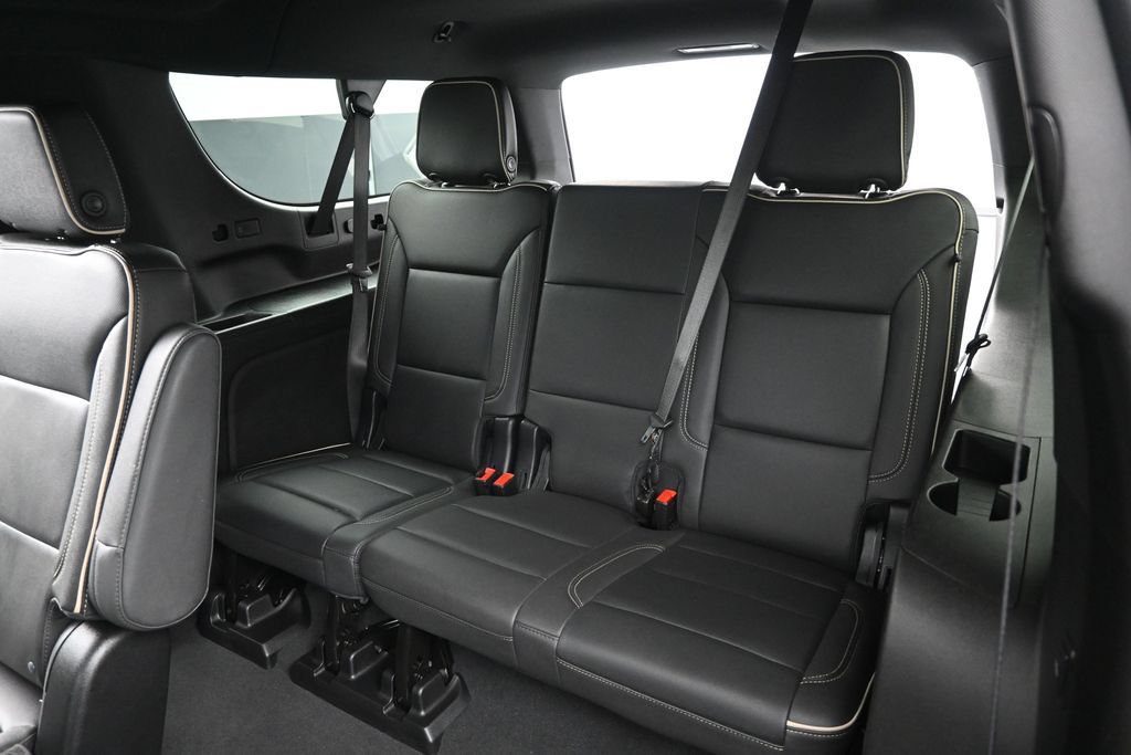 Used 2026 Chevrolet Suburban Premier AWD/4WD image 16