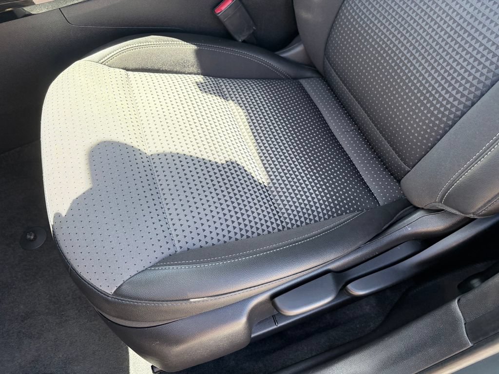 Used 2025 Chevrolet Trax LT FWD image 11