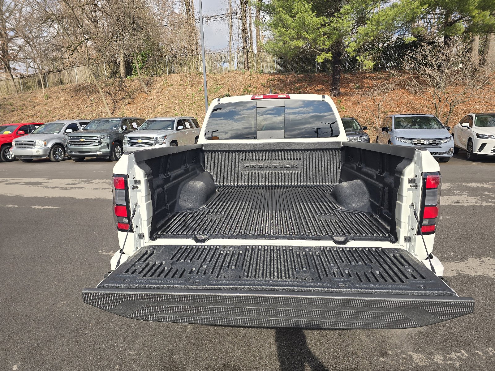 Used 2025 Nissan Frontier PRO-4X image 10