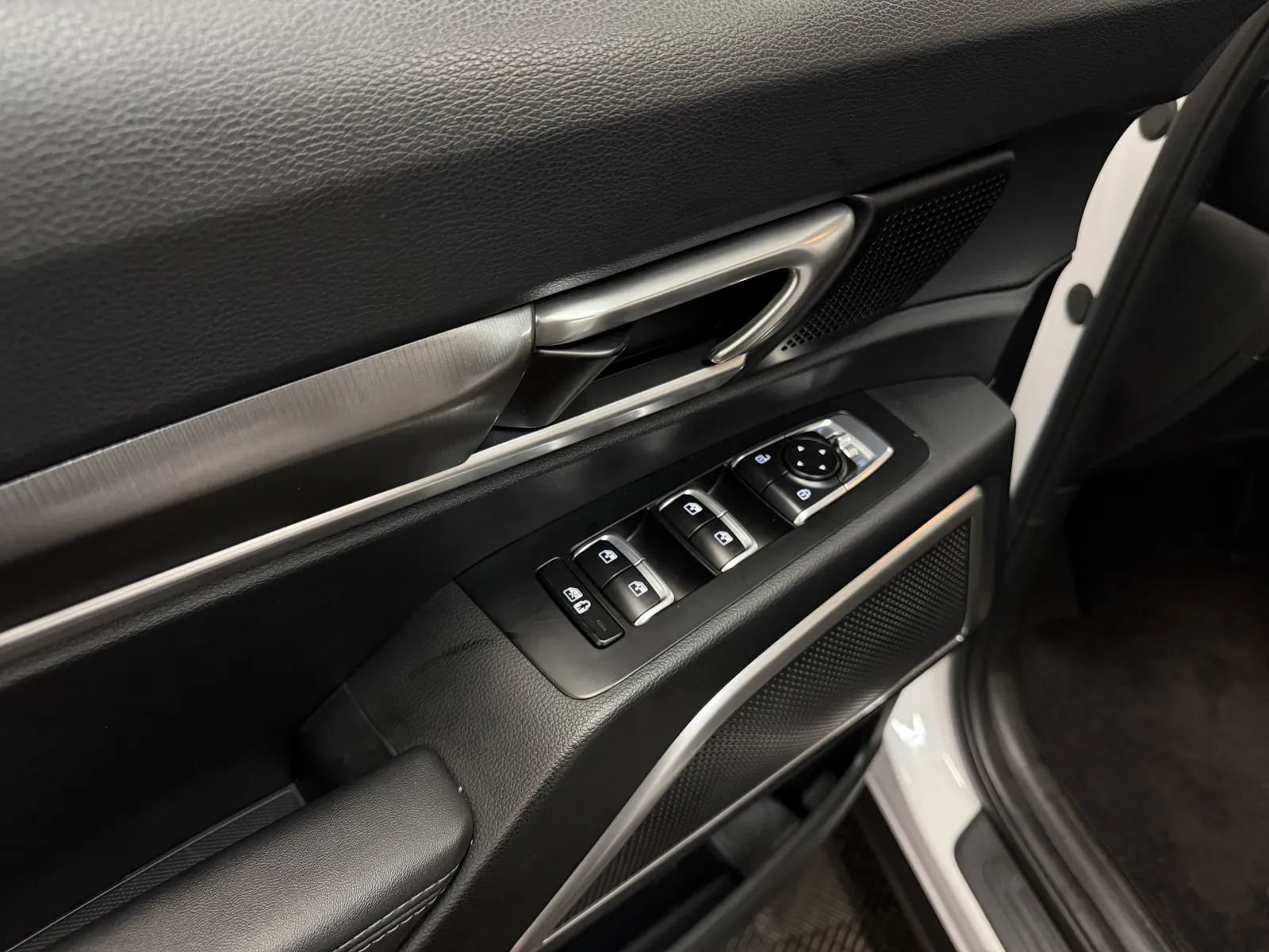 Used 2024 Kia Telluride LX FWD image 23