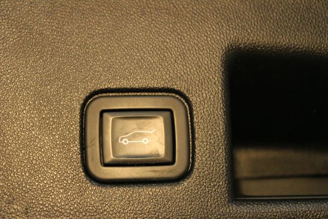 Used 2020 Chevrolet Equinox LT w/ Driver Convenience Package image 17
