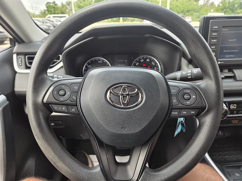 Used 2021 Toyota RAV4 LE AWD/4WD image 14