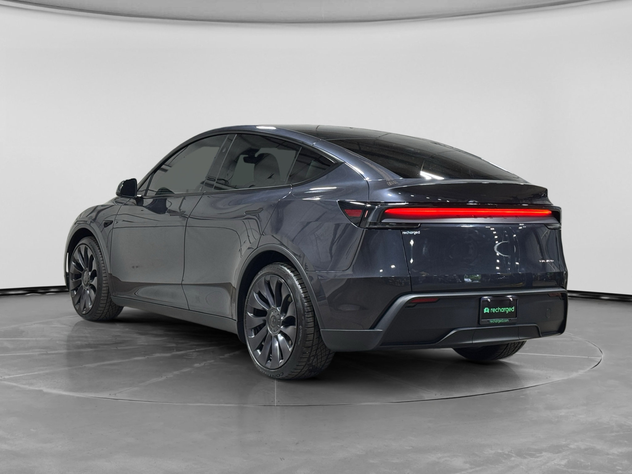 Used 2026 Tesla Model Y Long Range AWD/4WD image 2