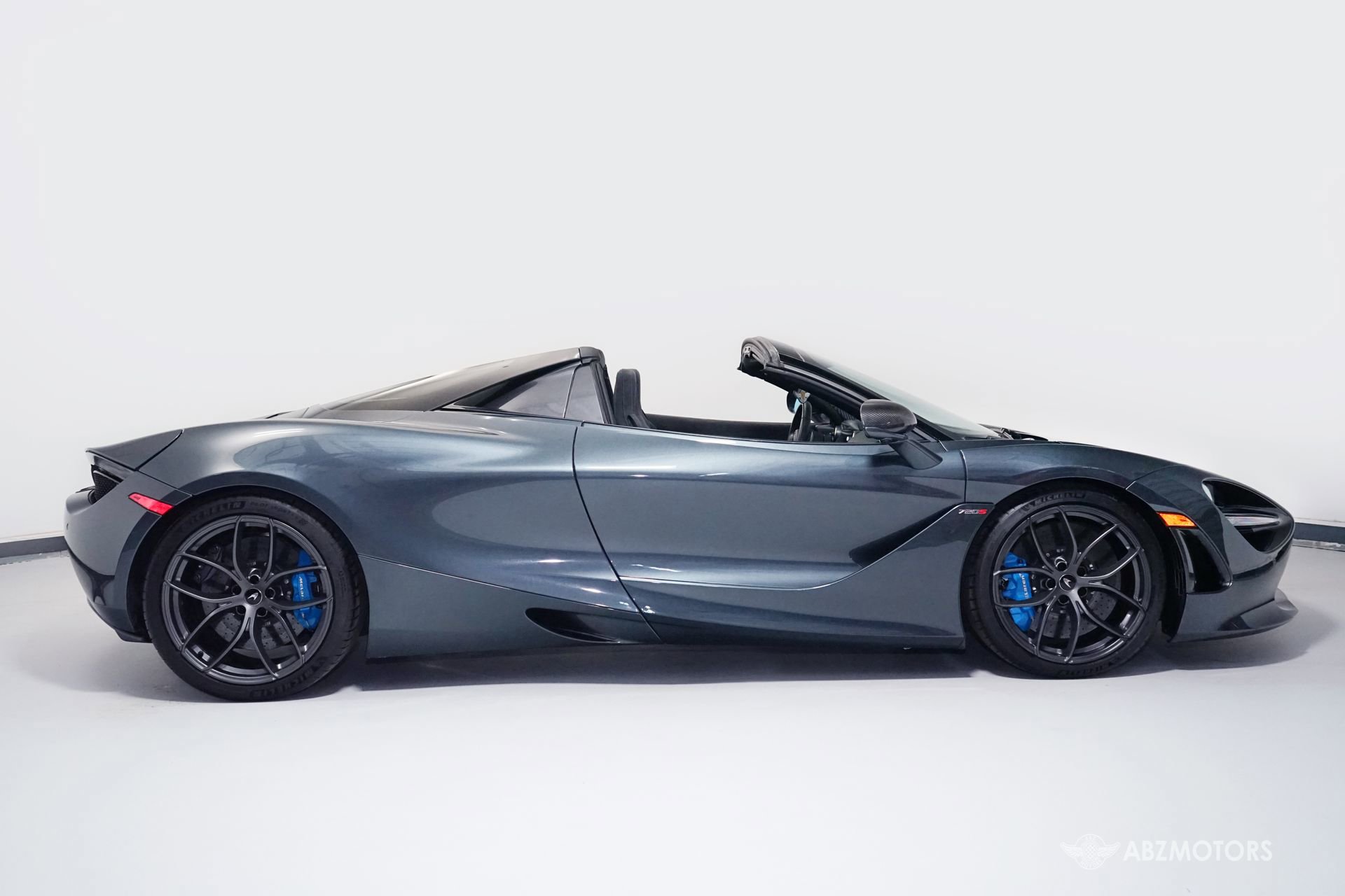 Used 2020 McLaren 720S Spider RWD image 3