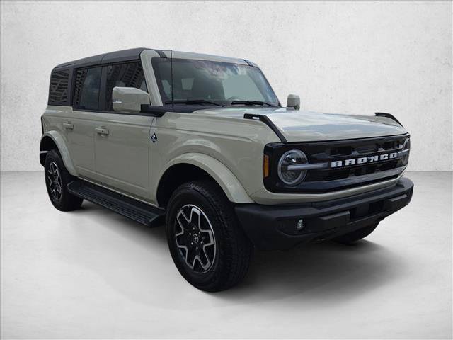 Used 2025 Ford Bronco Outer Banks AWD/4WD image 3