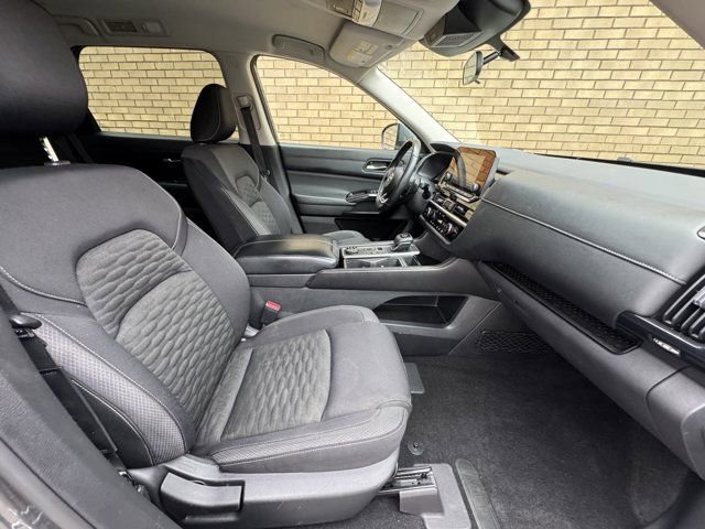 Used 2022 Nissan Pathfinder SV w/ Cargo Package image 8