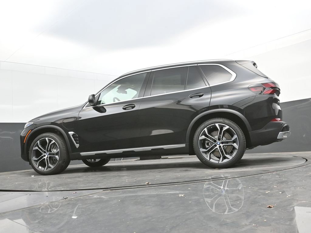 New 2026 BMW X5 xDrive50e w/ Premium Package AWD/4WD image 43
