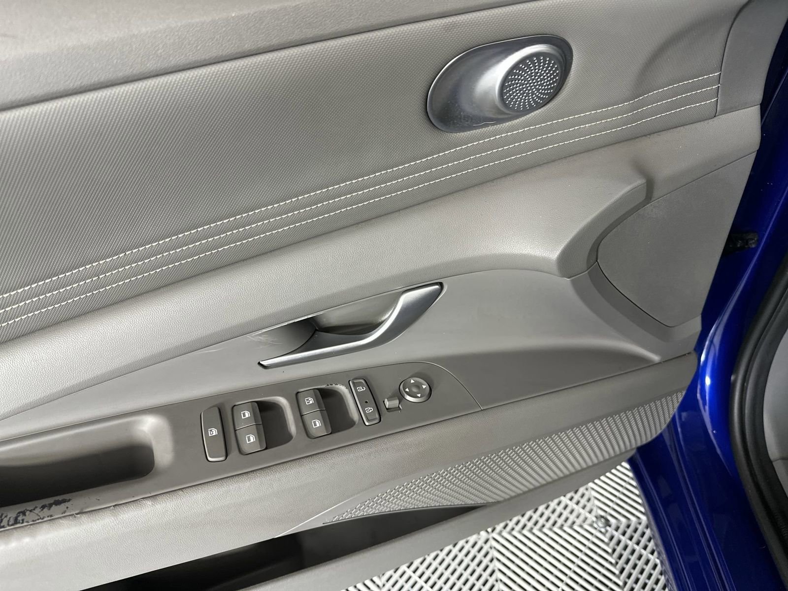 Used 2023 Hyundai Elantra SEL w/ Convenience Package FWD image 13