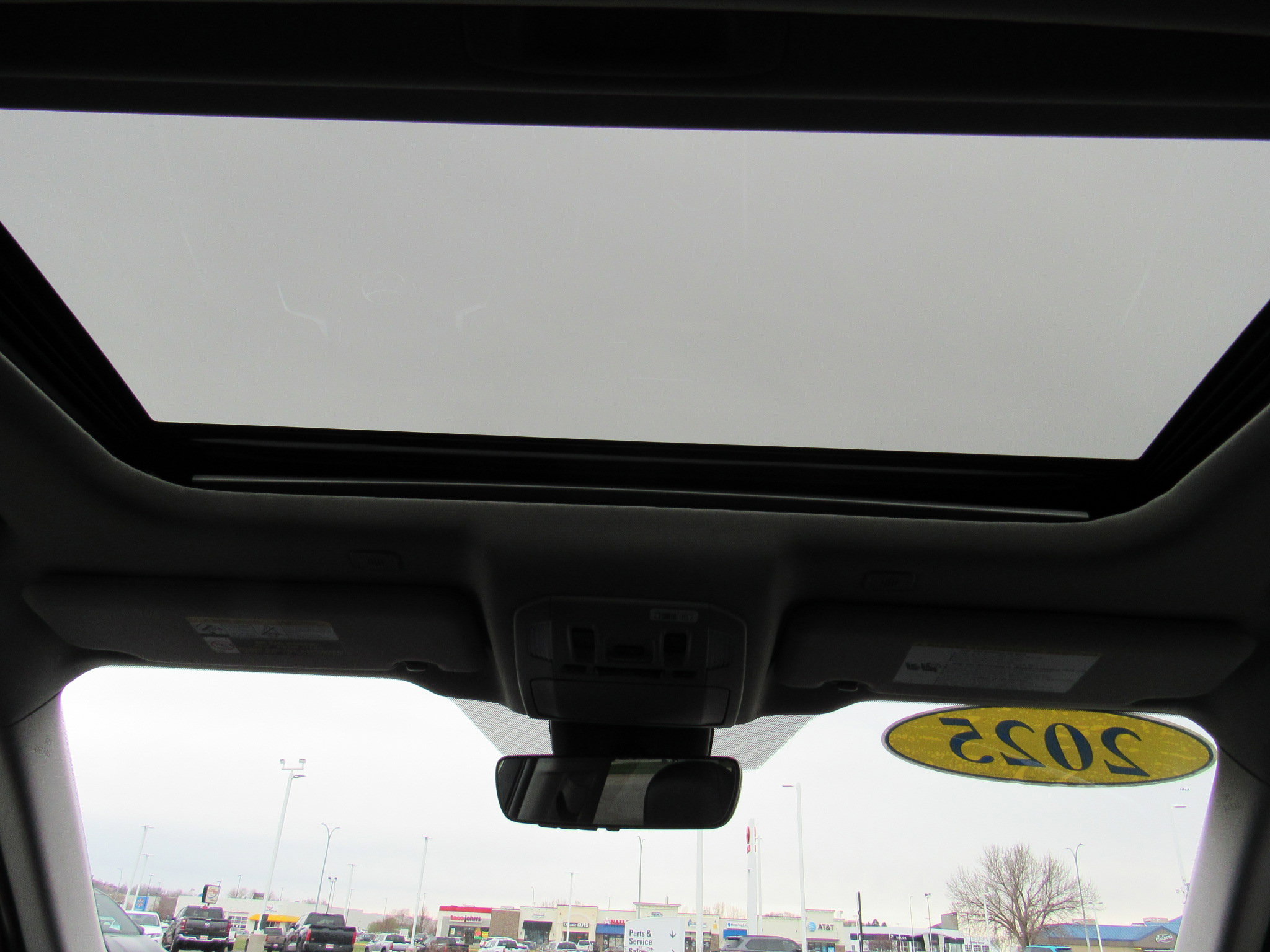 Used 2025 Toyota Highlander XLE image 23