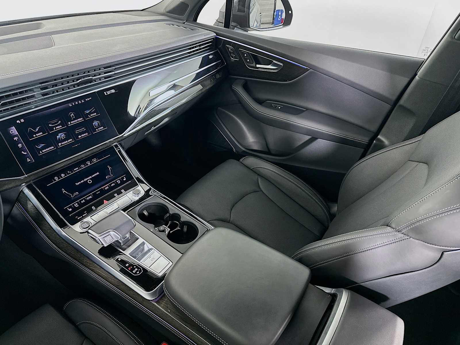Used 2025 Audi Q7 3.0T Prestige w/ Prestige Package image 24