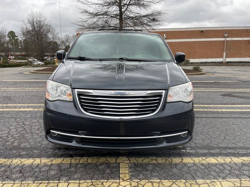 Used 2014 Chrysler Town & Country Touring FWD image 8