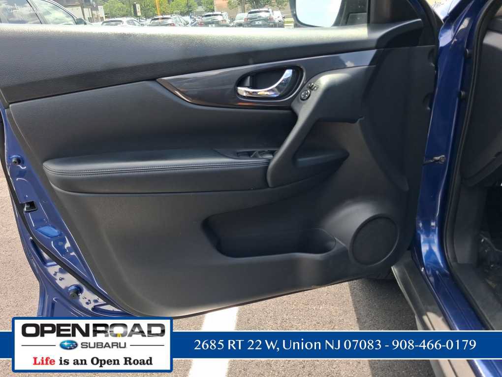 Used 2017 Nissan Rogue S w/ Appearance Package AWD/4WD image 52