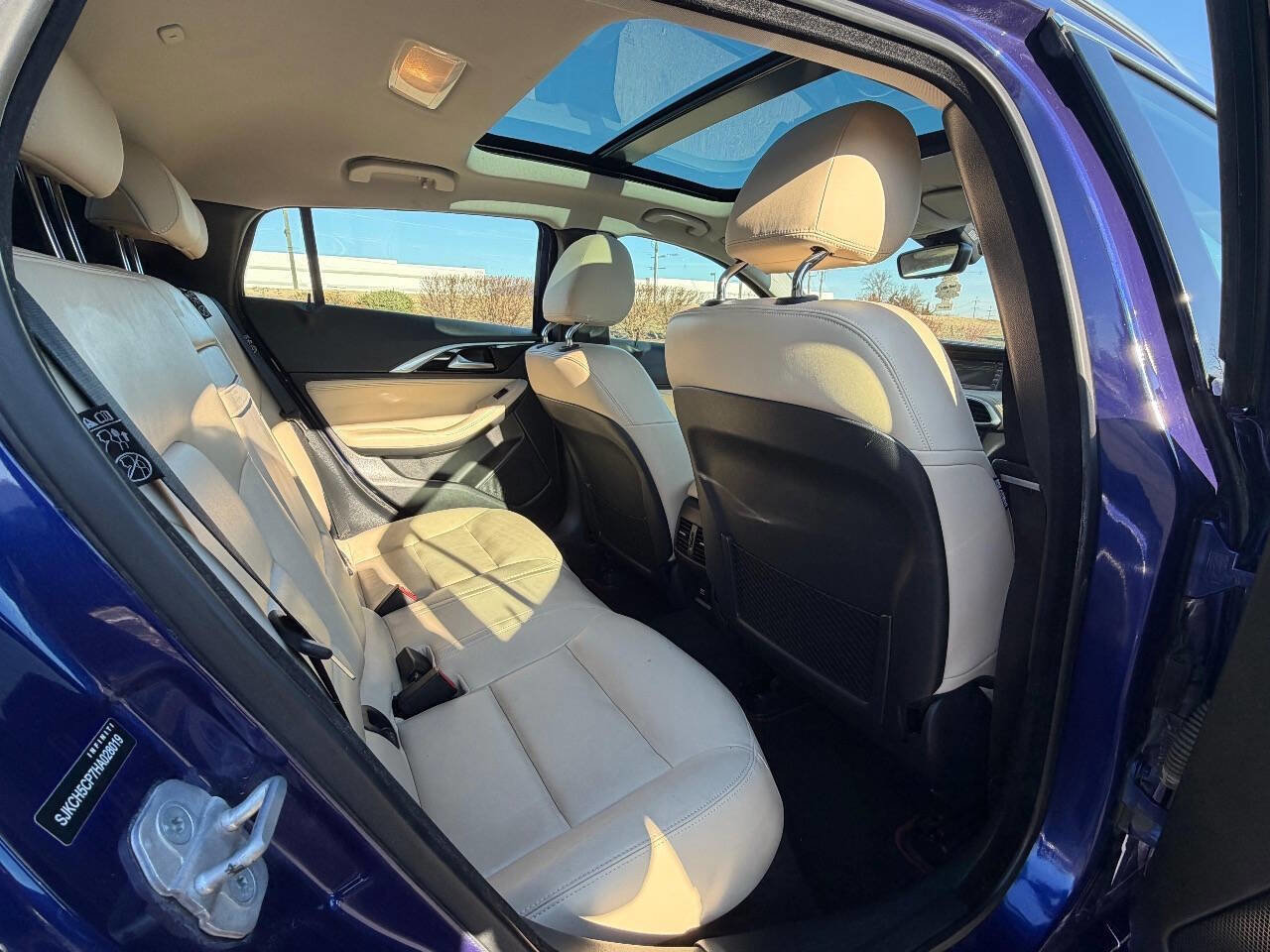 Used 2017 INFINITI QX30 Premium w/ Navigation Package image 16