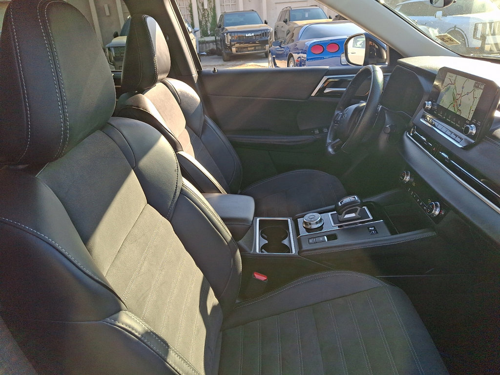 Used 2024 Mitsubishi Outlander 4WD Plug-In Hybrid image 11