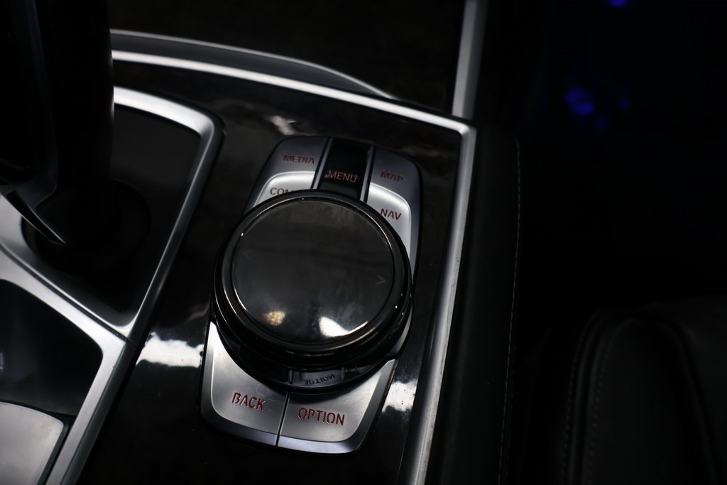 Used 2017 BMW 750i image 24