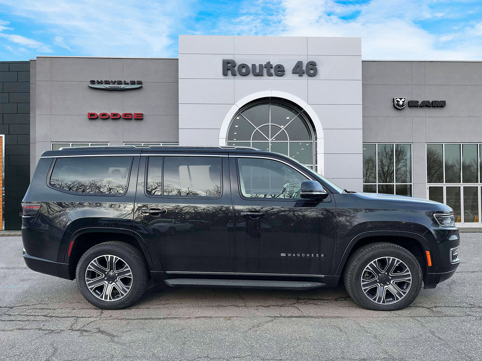 Used 2024 Jeep Wagoneer 4WD w/ Premium Group I image 6